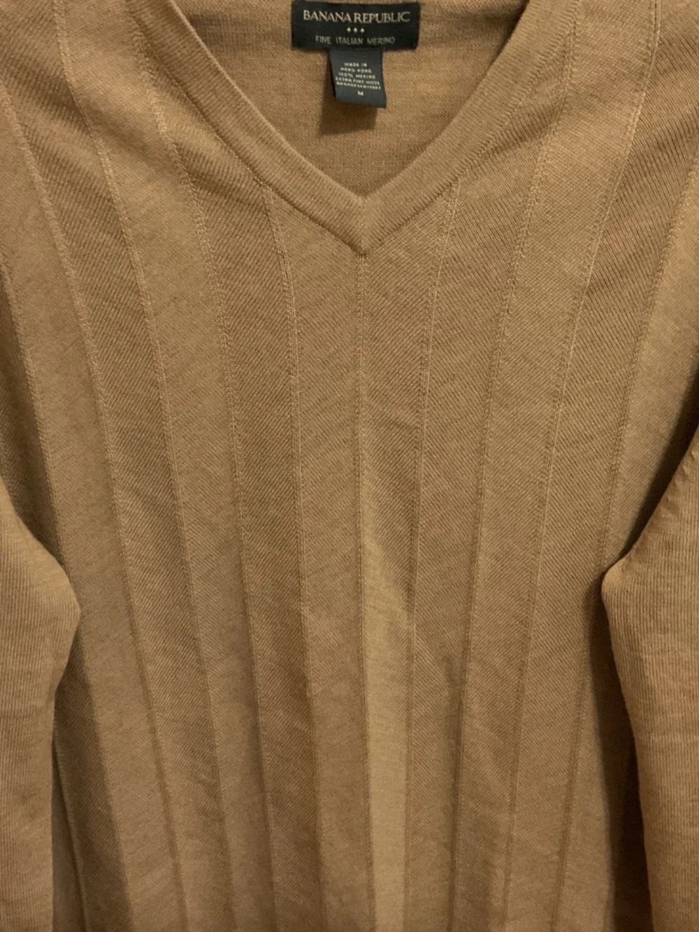 Men’s Banana Republic 100% Fine Italian Merino Wool V-neck Sweater, MED